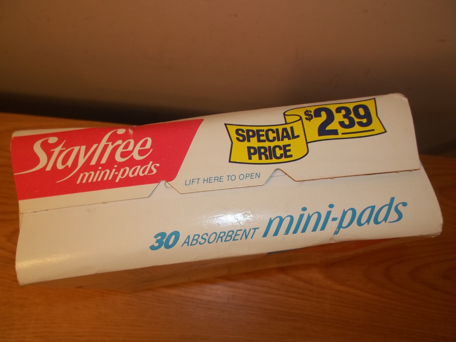 Vtg 1980's Unopened Box 30 Stayfree Absorbent Mini-Pads TV MOVIE PROP
