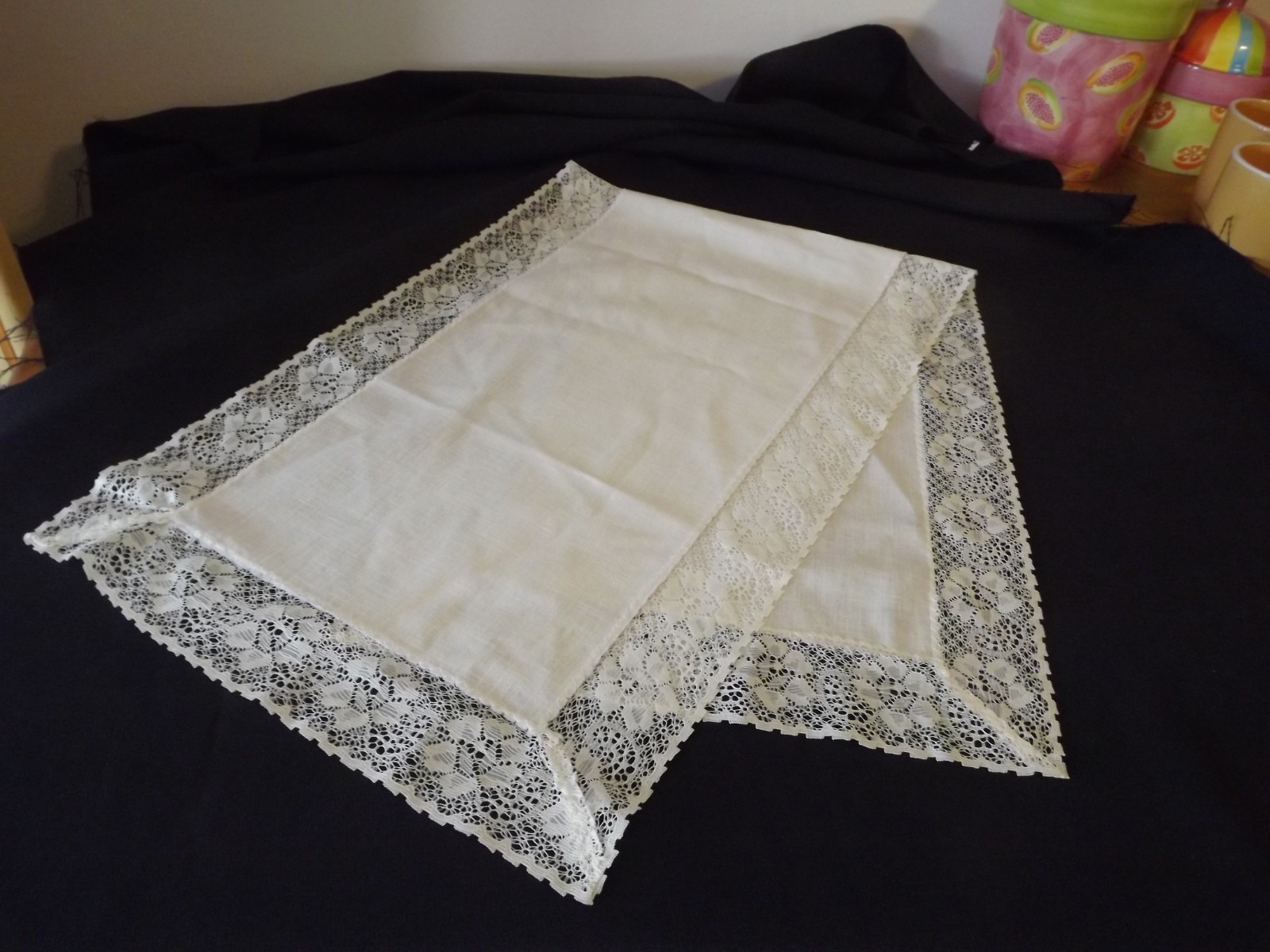 LINEN TABLE RUNNER LACE TRIM IVORY LT BEIGE 40x13.5