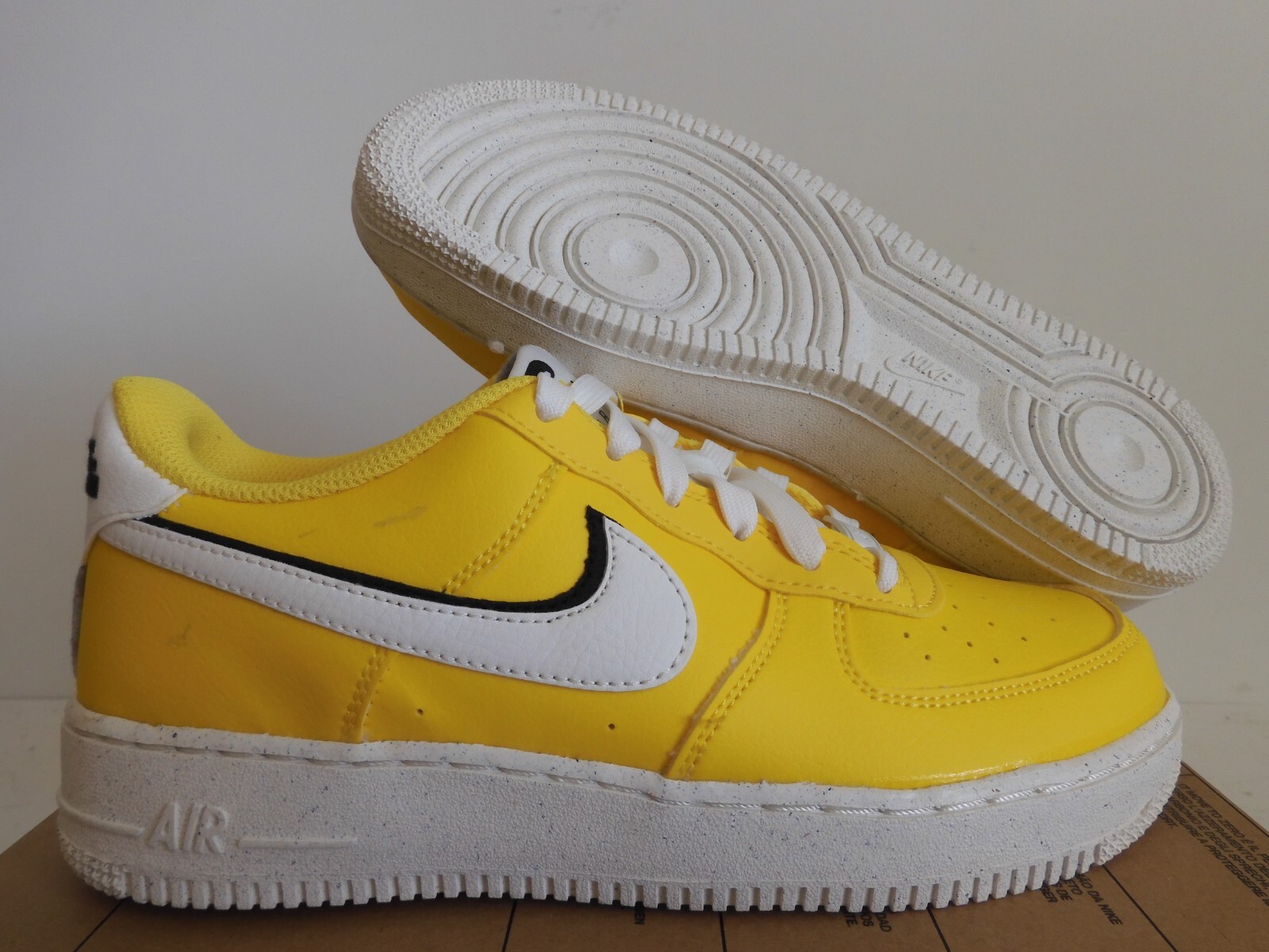 NIKE AIR FORCE 1 LV8 (GS) TOUR YELLOW-BLACK SZ 6.5Y-WOMENS