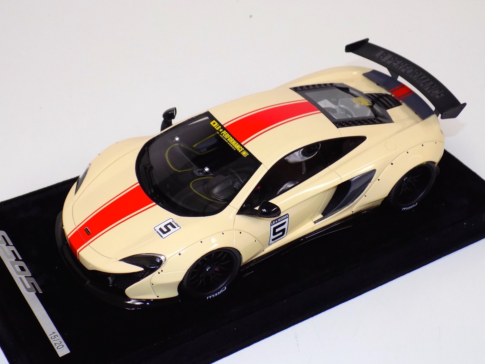 ☆FXモデル 1/18 ランボルギーニ アヴェンタドールLP700-4☆レア品