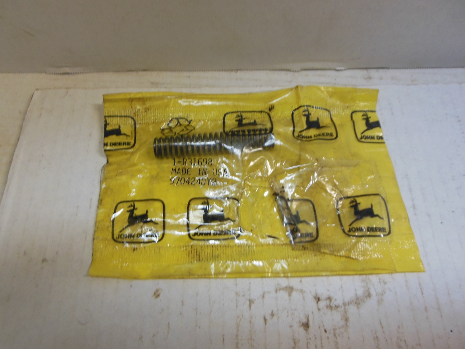 JOHN DEERE TRACTOR TRANSMISSION RELIEF VALVE SPRING R31698