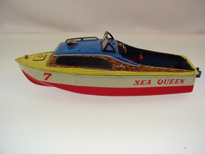 VINTAGE JAPAN BATTERY OPERATED TIN TOY SPEED BOAT SEA QUEEN CRUIS ALONG