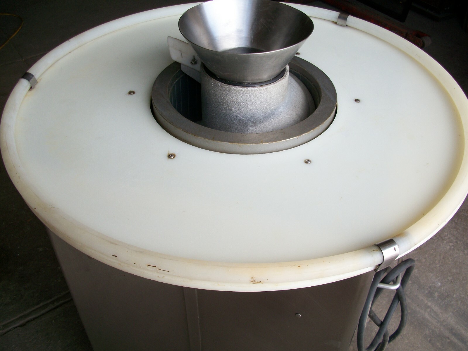 AM model R900 Round-O-Matic dough baller