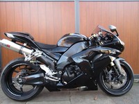 KAWASAKI ZX 10 R. LOVELY LOOKING.. BIKE .. NICE EXTRAS,OHLINS DAMPER,SUEDE SEAT 