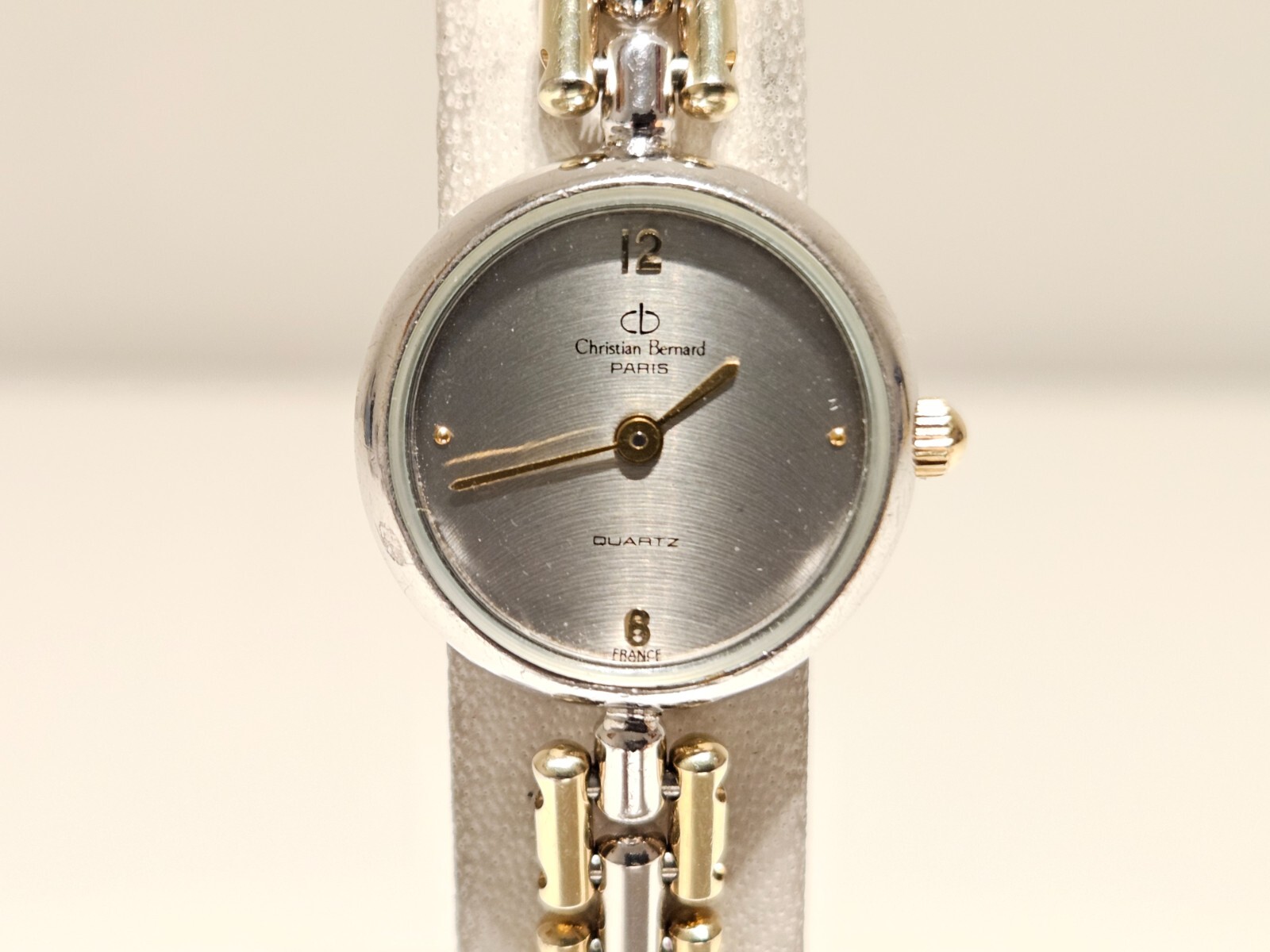 VINTAGE LUXURY FRANCE LADIES QUARTZ WATCH BRACELET VINTAGE LUXURY FRANCE LADIES QUARTZ WATCH BRACELET