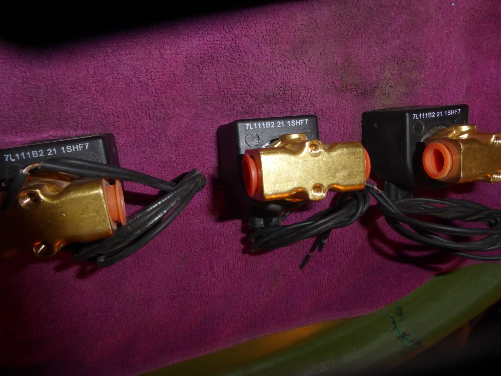 1-Parker Solenoid Valve 7121KBN2NV00N0L111B2  24/60 VOLT145 PSI 1/8 ORFICE 10 WT