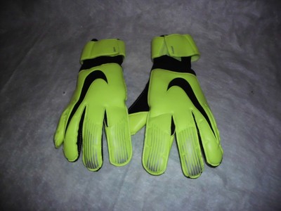 nike goalkeeper gloves size 6