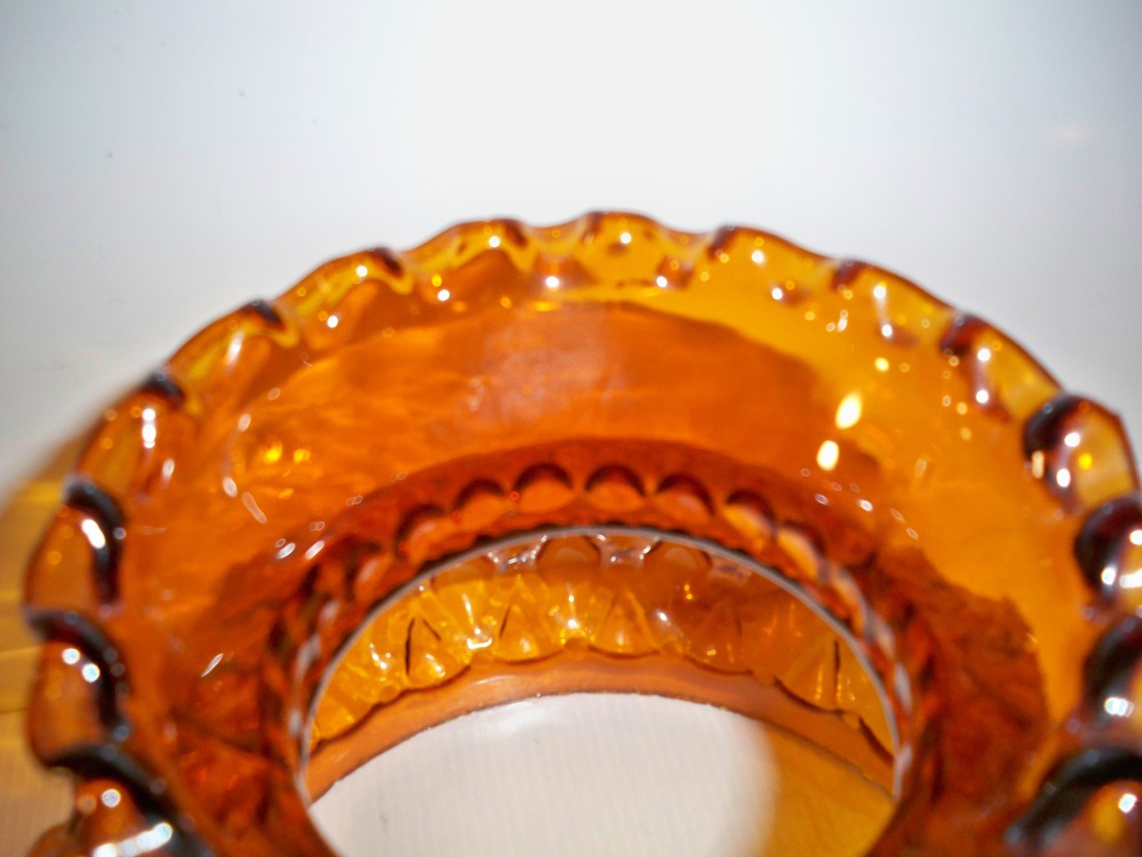 VINTAGE AMBER GLASS QUILTED DIAMOND LAMP SHADE