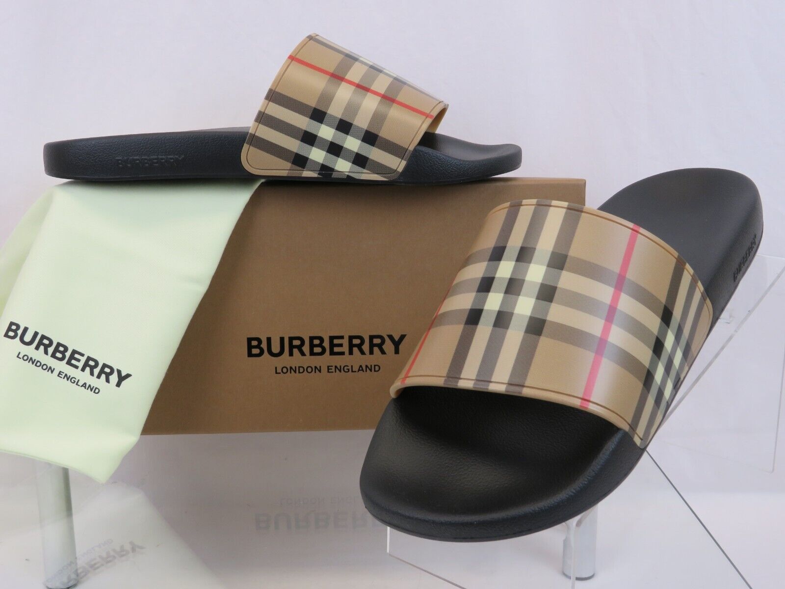 NIB BURBERRY FURLEY BLACK RUBBER BEIGE VINTAGE CHECK LOGO NIB BURBERRY FURLEY BLACK RUBBER BEIGE VINTAGE CHECK LOGO