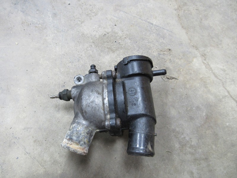 88-89 KAWASAKI NINJA 750R ZX 750 THERMOSTAT W HOUSING ASSEMBLY