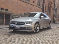 2016 Volkswagen Passat 2.0 TDI BlueMotion Tech R-Line DSG Euro 6 (s/s) 4dr SALOO