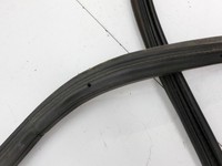 Opel Adam M13 12-19 Dichtung für Rahmen Tür Links Hinten Opel Adam M13 12-19 04.10.2013 gebraucht Vorschau 2