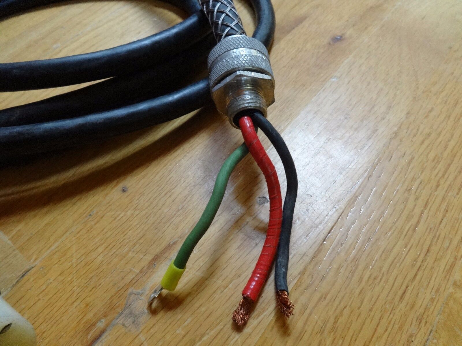 HUBBELL TWIST- LOCK, 30 AMP 125/250 VOLT FEMALE PLUG, 10 AWG POWER CORD. 16 ft