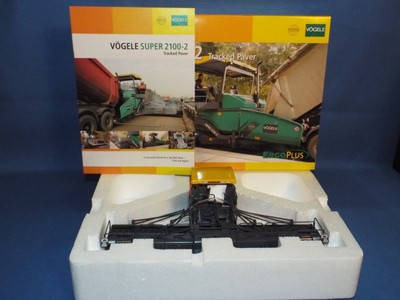 NZG No 670/02 Vogele Super 2100- Tracked paver Width to 13 metres
