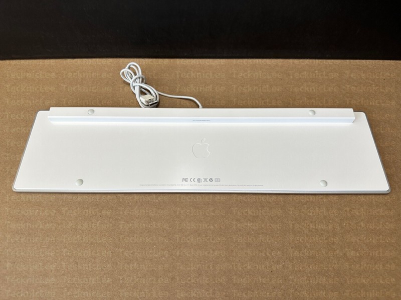 Portuguese Apple Aluminum Wired Keyboard w/ Numeric Keypad MB110LL/B A1243
