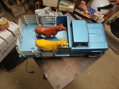 Structo Livestock Truck With Sides And 2 Cows