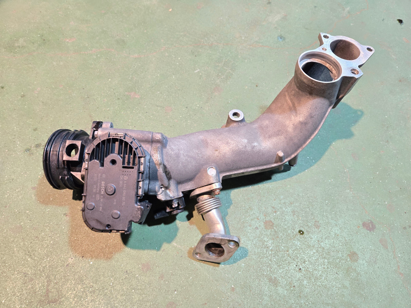 a6420983007 Mercedes-Benz OM642 intercharging air tube cross tube 10-18 Sprinter - Picture 10 of 11