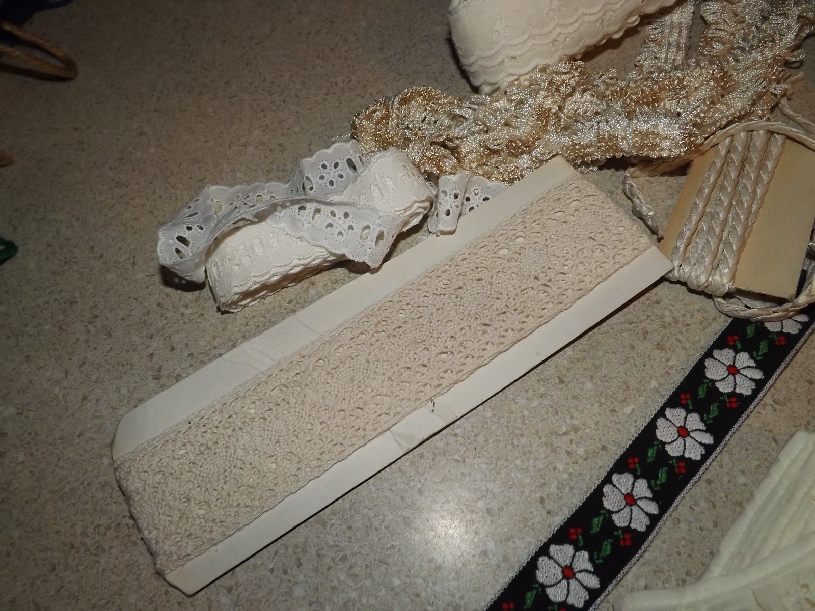 VTG 30-80's Victorian lot lace, homemade fringe, tassels tatting retro edging