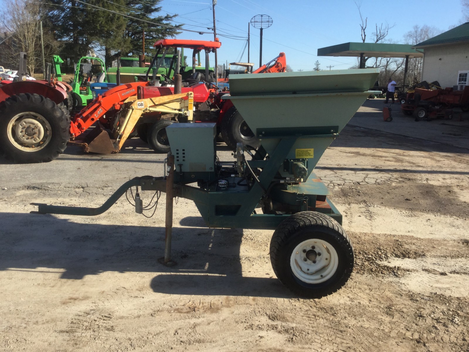 Nice T-750 Terra-Topper Tow-Behind Gas Spreader