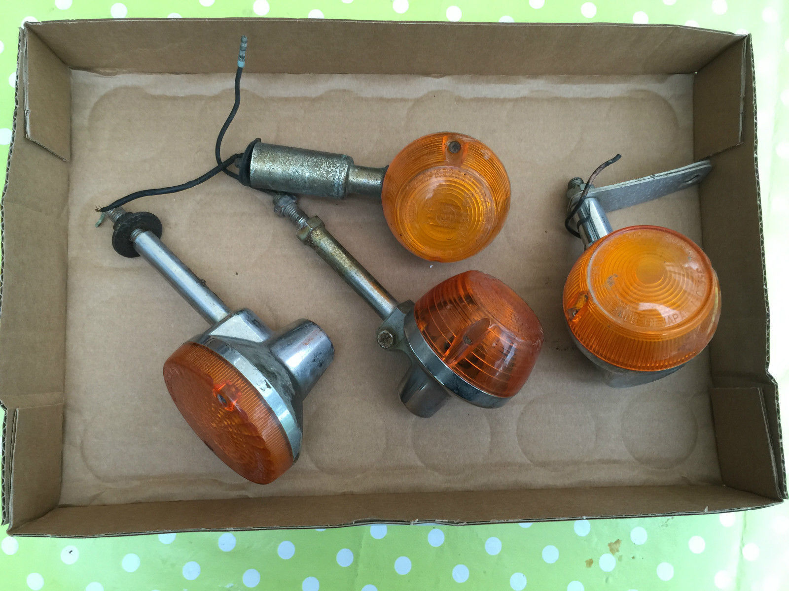 Motorradteile in Orange