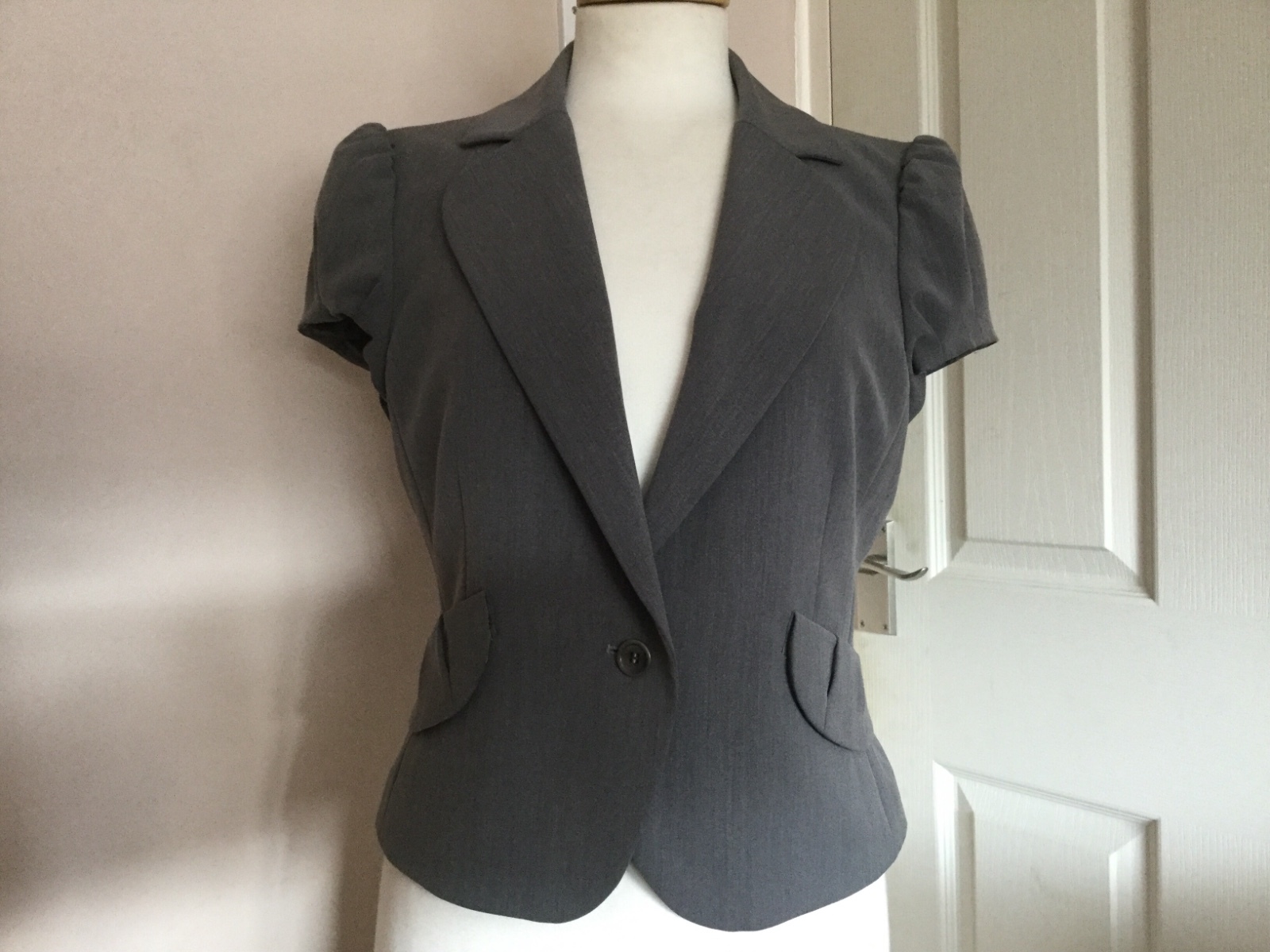 BCBG Max Azria Ladies Grey Capped Sleeve Jacket Size M BCBG Max Azria Ladies Grey Capped Sleeve Jacket Size M