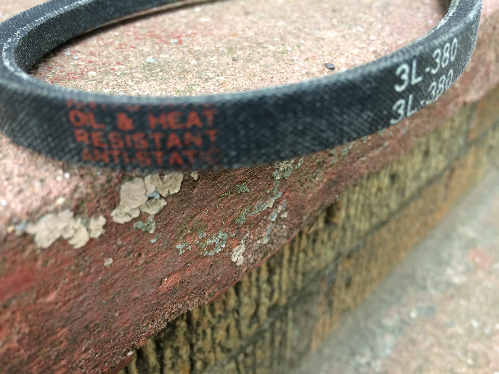 NOS 3L380 V Belt Oil and Heat Resistant