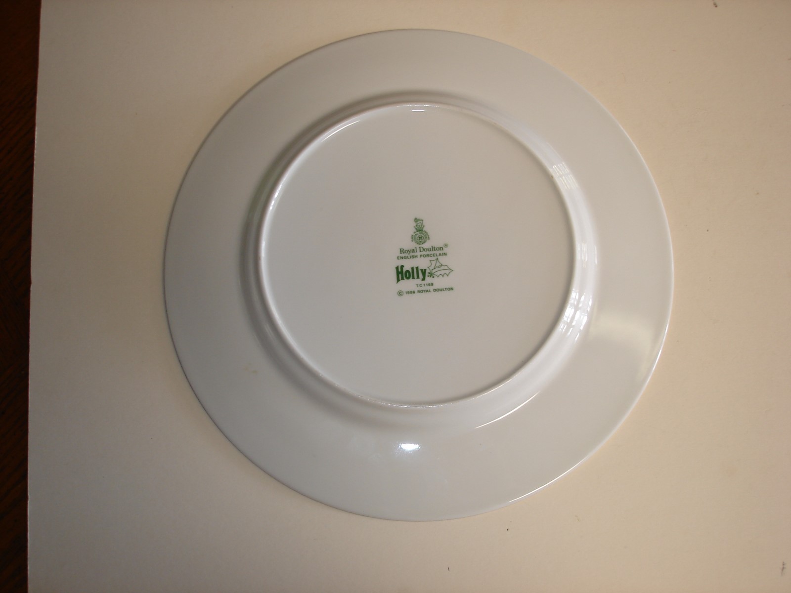 ROYAL DOULTON HOLLY CHRISTMAS DINNER PLATE 10 1/2
