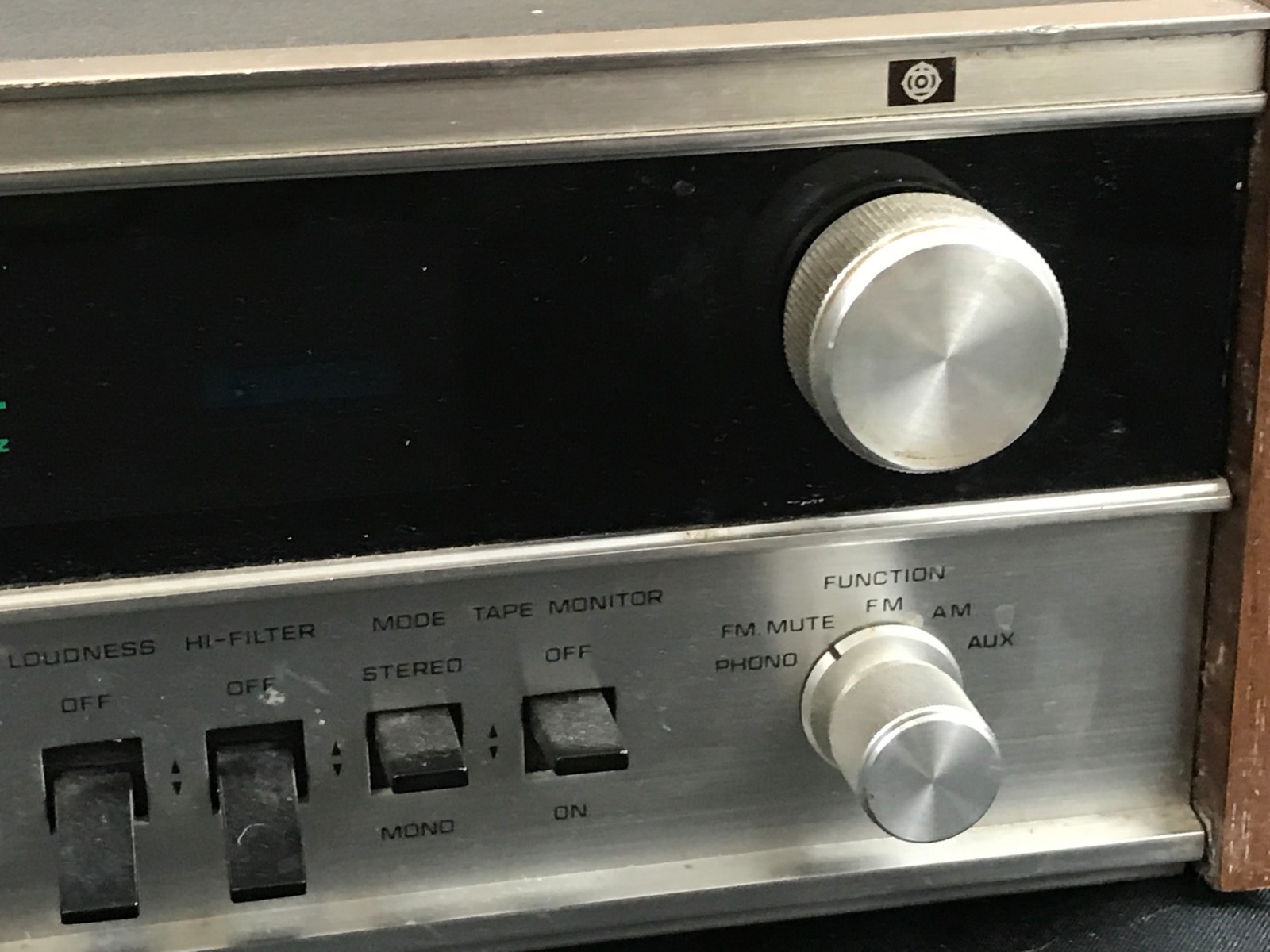 Hitachi Solid State Stereo Receiver SR-301 Made in Japan Tested