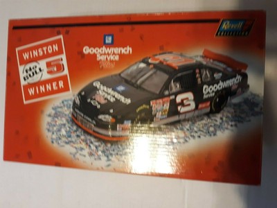 Revelle 1:24 Dale Earnhardt #3 NO BULL / 76th WIN 2000