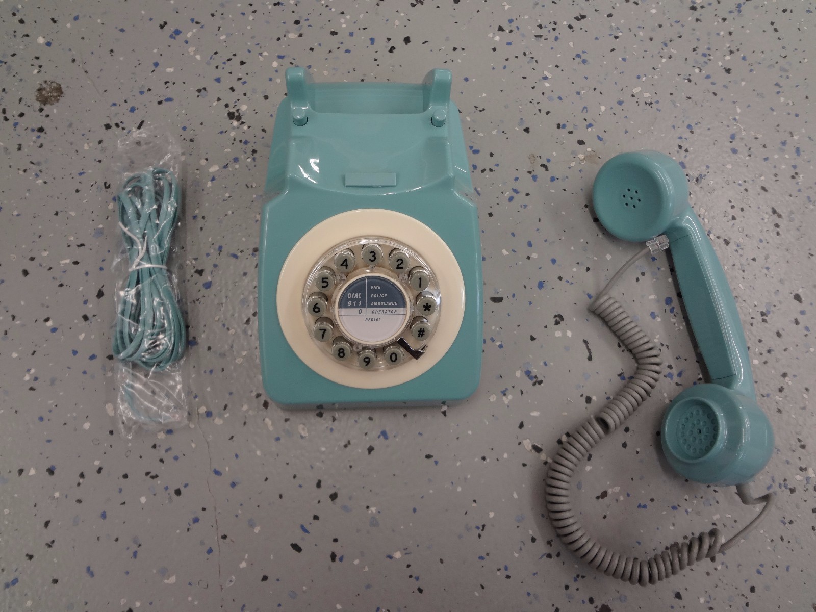 Wild Wolf 746 Phone 1960's Design Classic French Blue (C32)