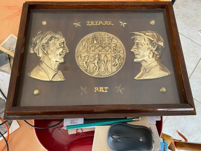 Cadre Bois Figures MÃ©Tal Ancien 30x40cm Pays Basque Euskadi Euskara Zazpiak Bat