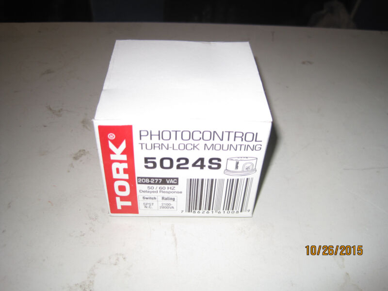 New Tork 5024s Photocontrol Turn Lock Plug 208-277 Vac 50/60hz Delayed Resp L469