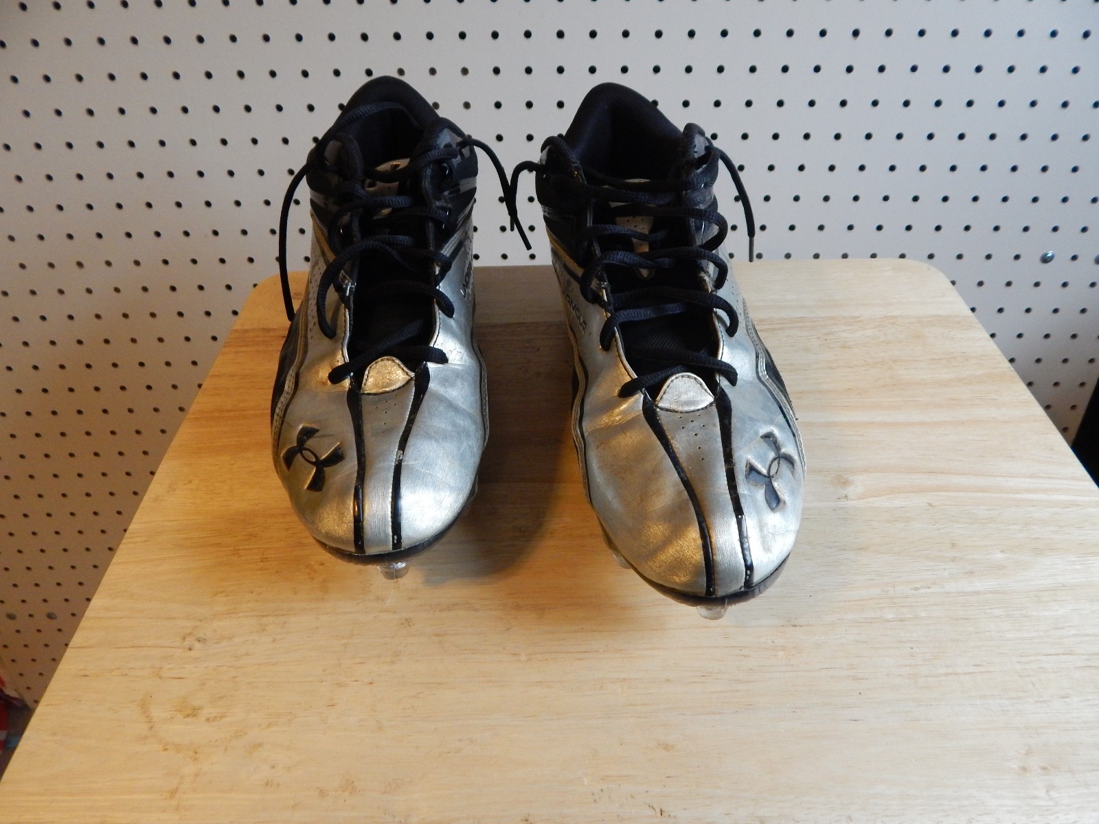 Men’s Under Armour football baseball CLEATS 1213044-011 size 11