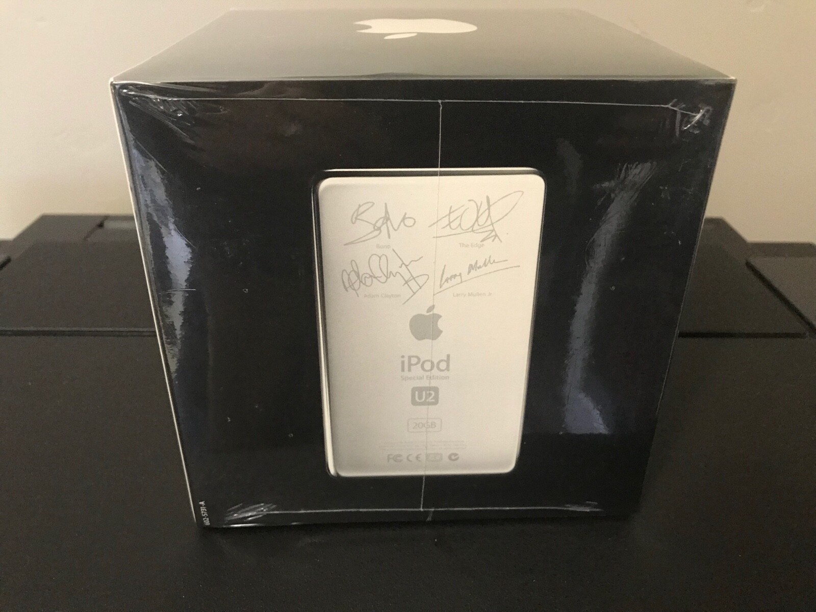 Apple iPod classic 4th Gen U2 Special Edition Digital Box Set (20 GB) New SEALED