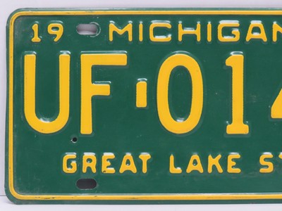 Single 1968 Michigan License Plate UF-0141 Ebossed Yellow on Green - UFO Alien