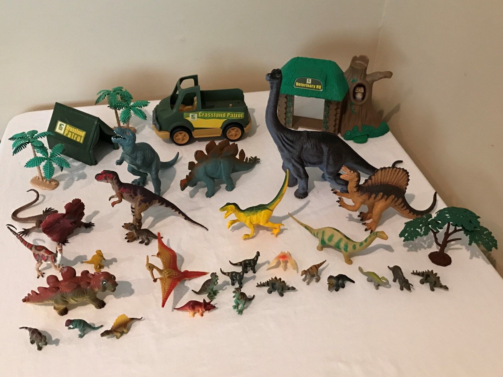 Animal Planet Dinosaur Playset Trex Dinosaurs Truck Tent Trees Building Play Set