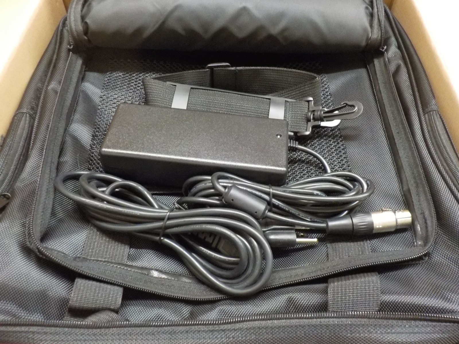 Dracast DRP-LK-2x1000-DV 2 X LED1000 Kit, Daylight with V-Mount Battery Plates