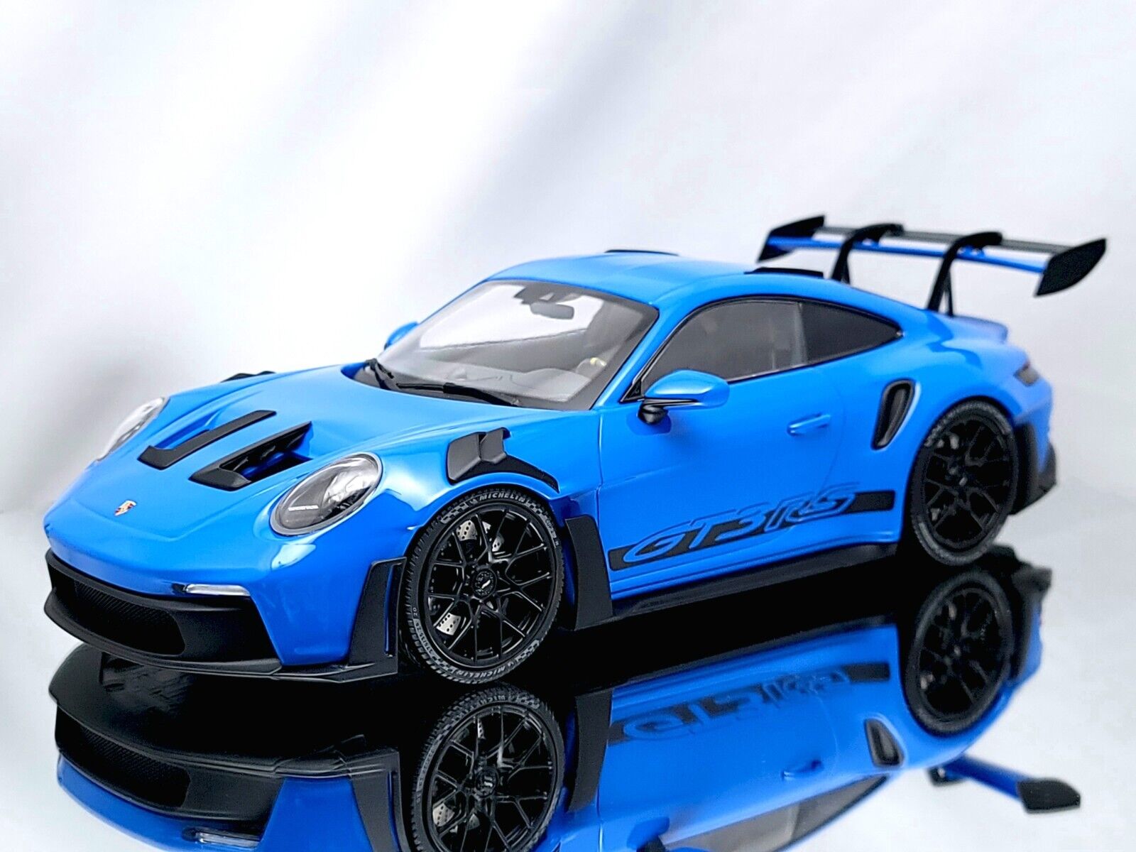 Minichamps Porsche 911 (992) GT3 RS 2023 Blue & Black Minichamps Porsche 911 (992) GT3 RS 2023 Blue & Black