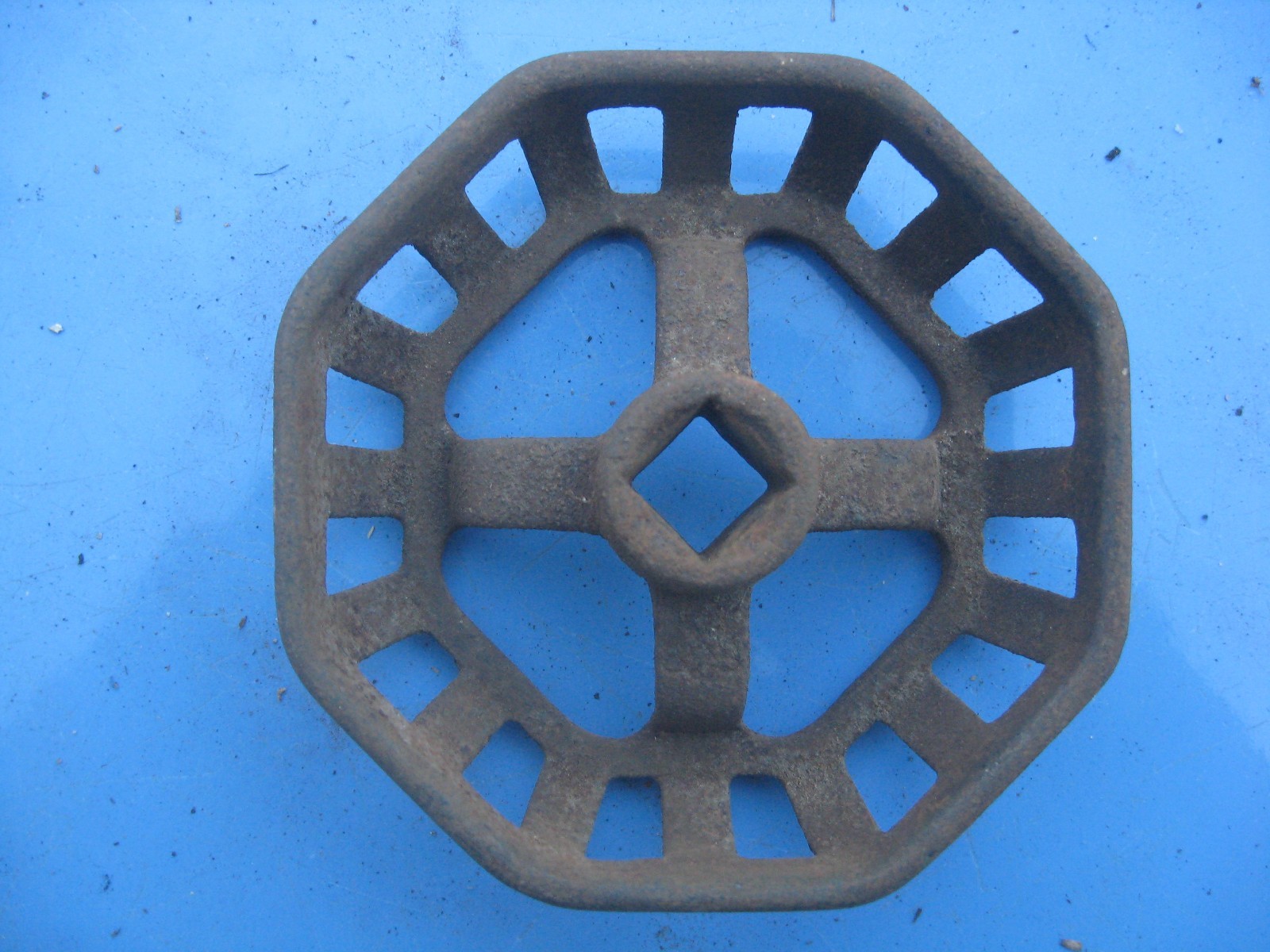 1 Vintage Industrial Rusty Cast Iron 4