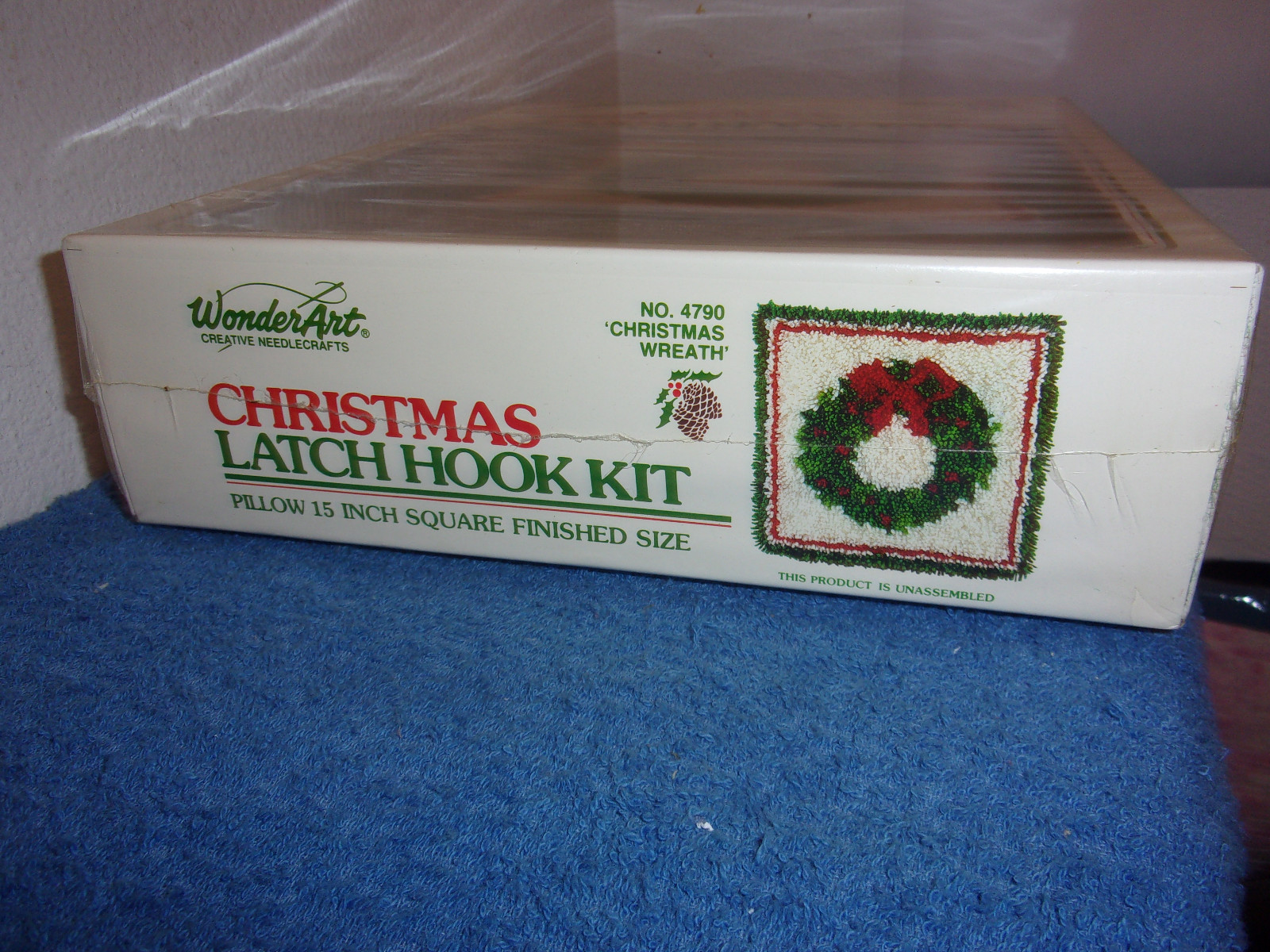 VINTAGE NEW WONDER ART CHRISTMAS LATCH HOOK KIT...#4790 FACTORY SEALED