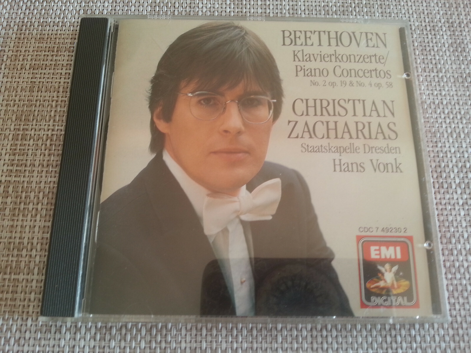 【T9105】Klavierkonzerte 2 & 3 Beethoven: Piano Concerto No. 3 in C Minor, Op. 37: II