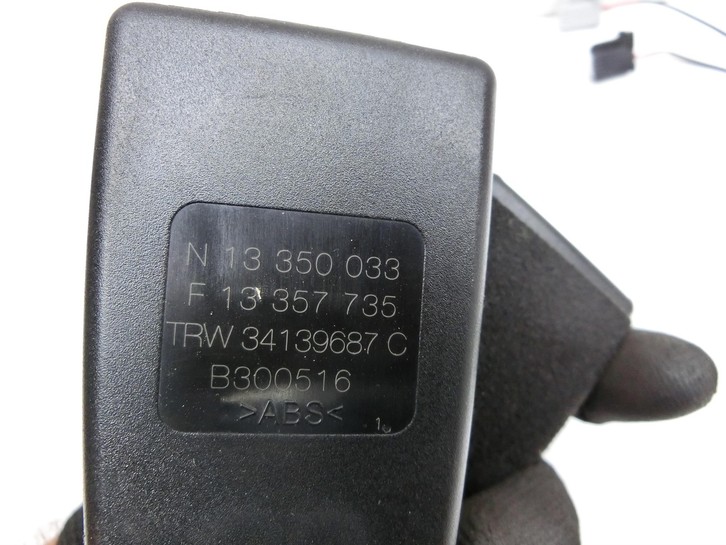 Opel Adam M13 13-19 3 Türer Gurtschloss Doppel Gurtpeitsche Mitte Opel Adam M13 13-19 29.07.2016 13350033 13357735... Vorschau 4
