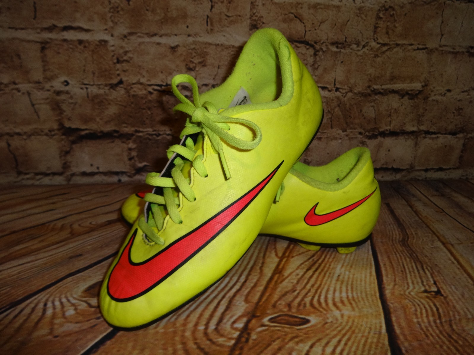 yellow strapless bikini