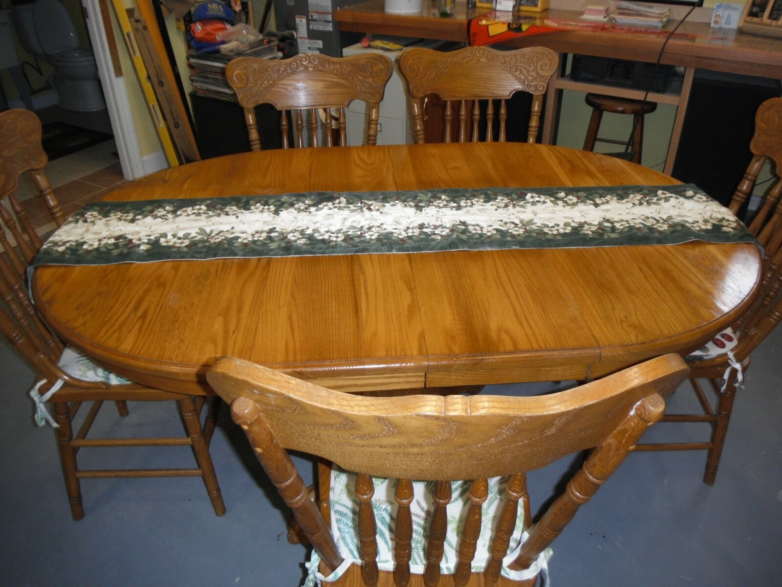 Solid Oak Pedestal Table & 4 chairs 42