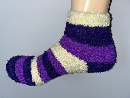 WASHINGTON HUSKIES NCAA COLLEGE LOGO STRIPE FUZZY ANKLE LENGTH SLEEP SOCKS Q