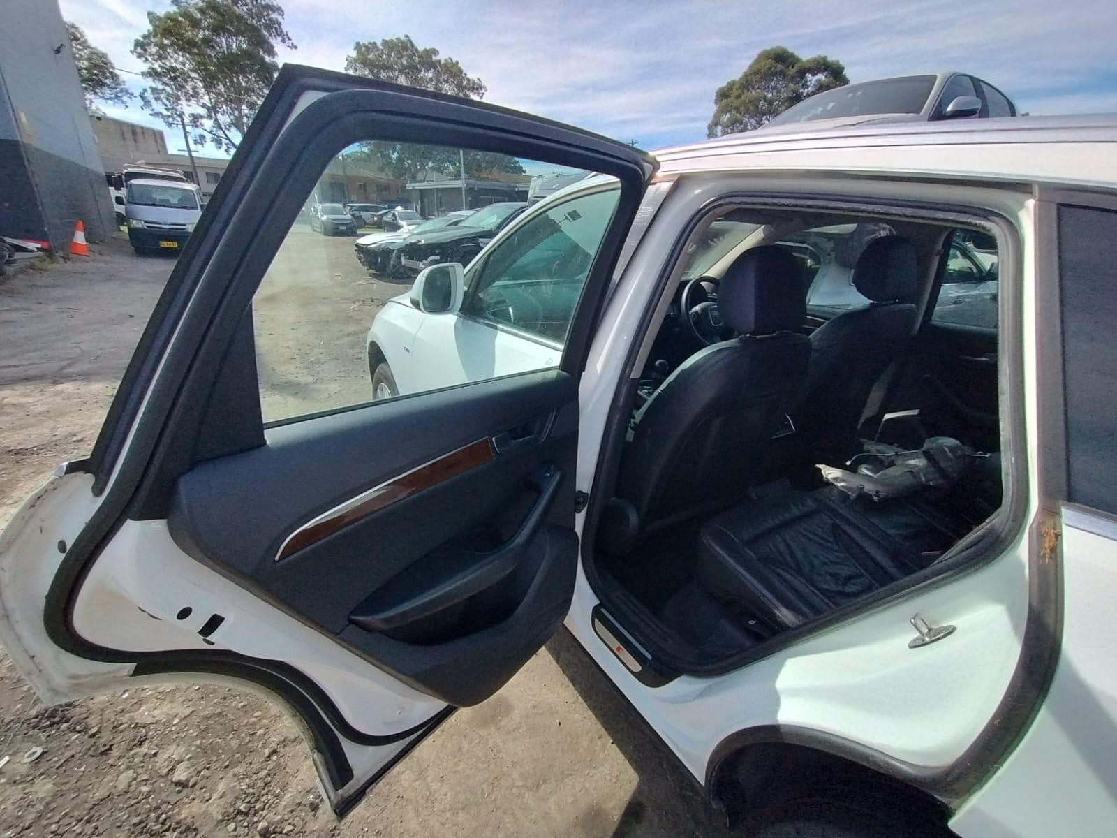 AUDI Q5 8R 12/2008-01/2017 LEFT REAR DOOR TRIM 4 DOOR STATION WAGON 8R0867303 - thumbnail 8