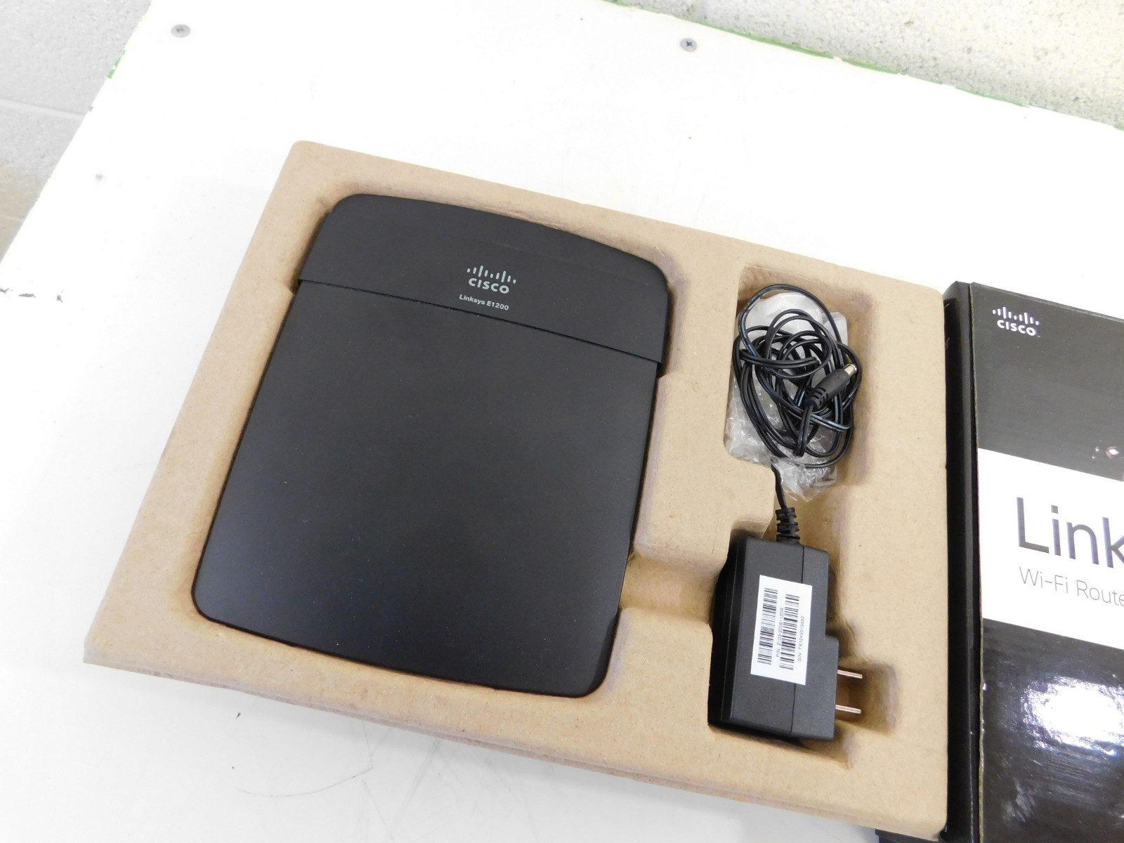 Linksys E1200 300 Mbps 4-Port 10/100 Wireless N Router VPN