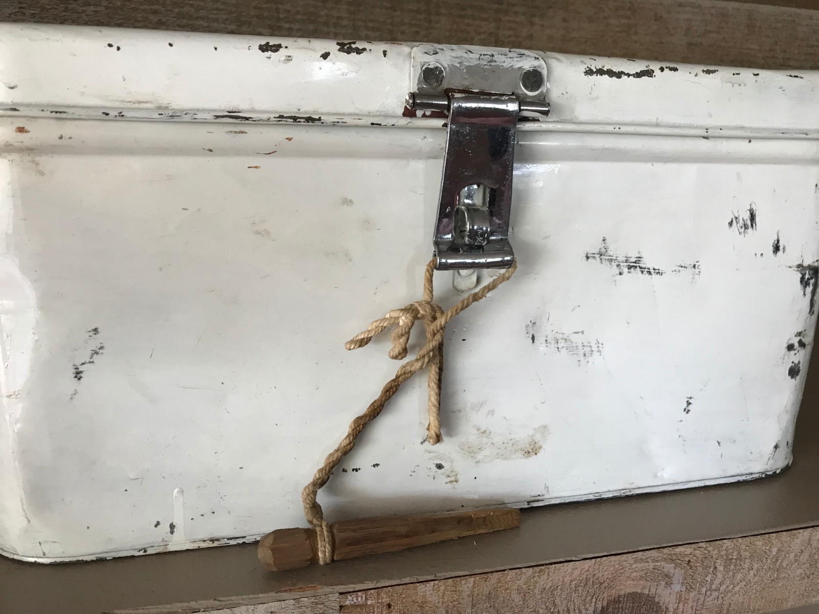 Vintage White Metal Breadbox or Picnic Lunchbox with Latch Closure