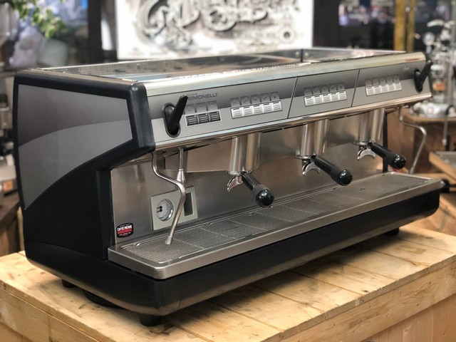 NUOVA SIMONELLI APPIA 3 GROUP ESPRESSO COFFEE MACHINE CAFE USED | Coffee Machines | Gumtree 