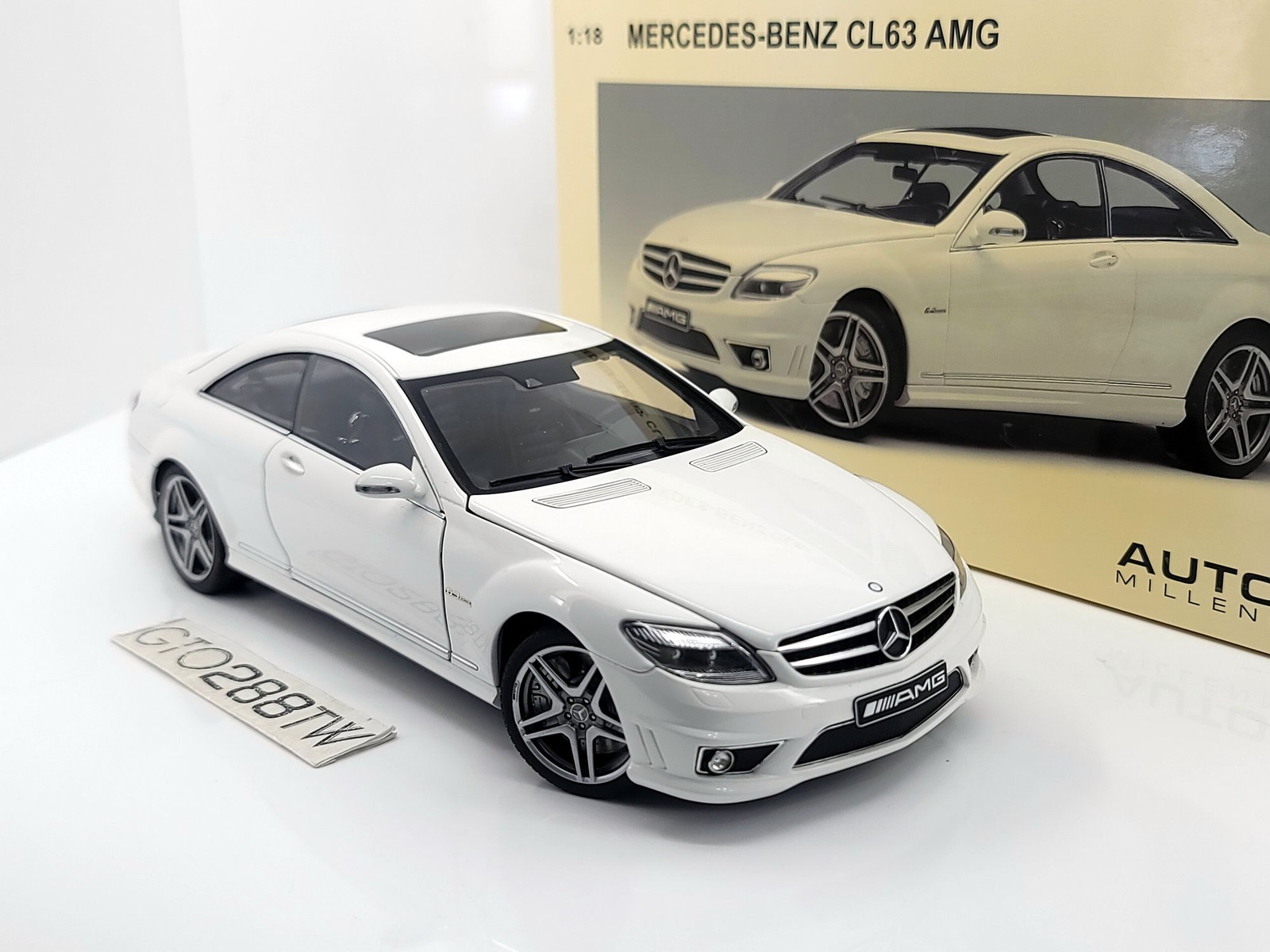 AUTOart Mercedes-Benz C63 AMG 1:18 ホワイト AUTOart Mercedes-Benz C63 AMG 1:18 ホワイト